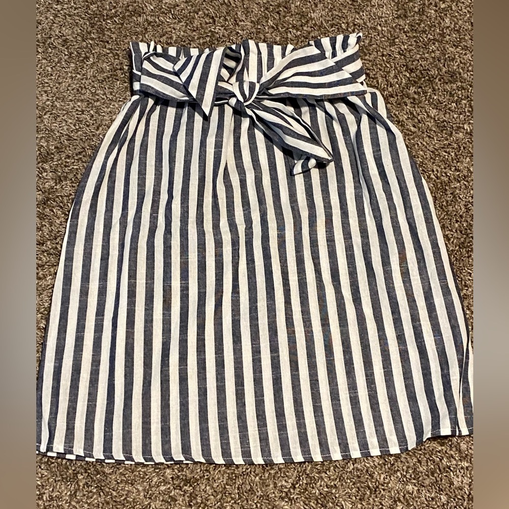 No brand skirt size S nwt